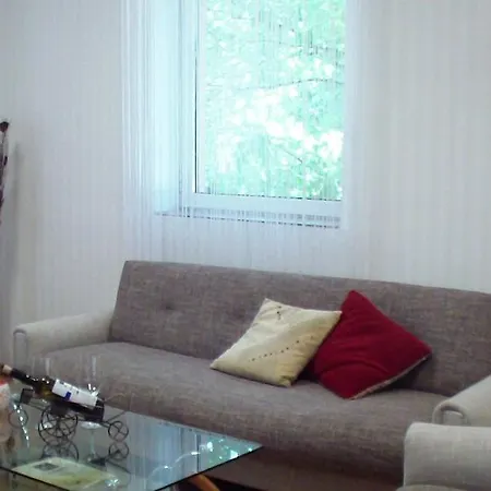 Crystal House Apartment *